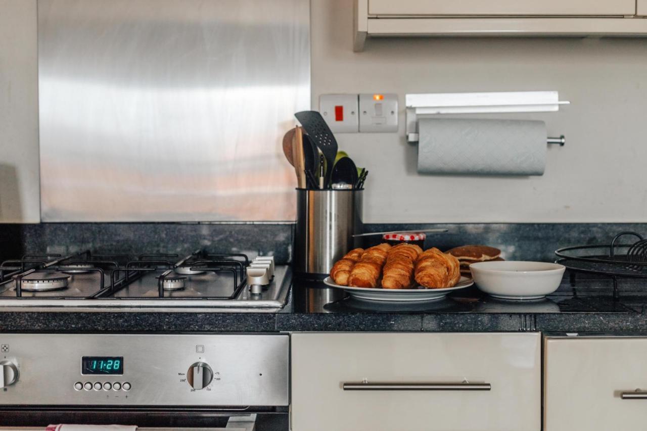 Central Modern Flat For 4-6 & Dedicated Parking Henley-on-Thames Exteriér fotografie