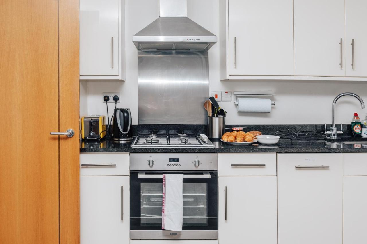 Central Modern Flat For 4-6 & Dedicated Parking Henley-on-Thames Exteriér fotografie