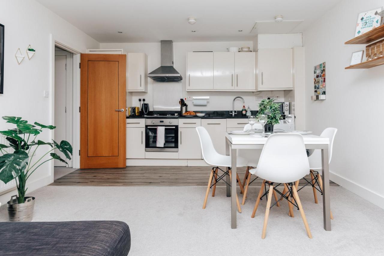 Central Modern Flat For 4-6 & Dedicated Parking Henley-on-Thames Exteriér fotografie